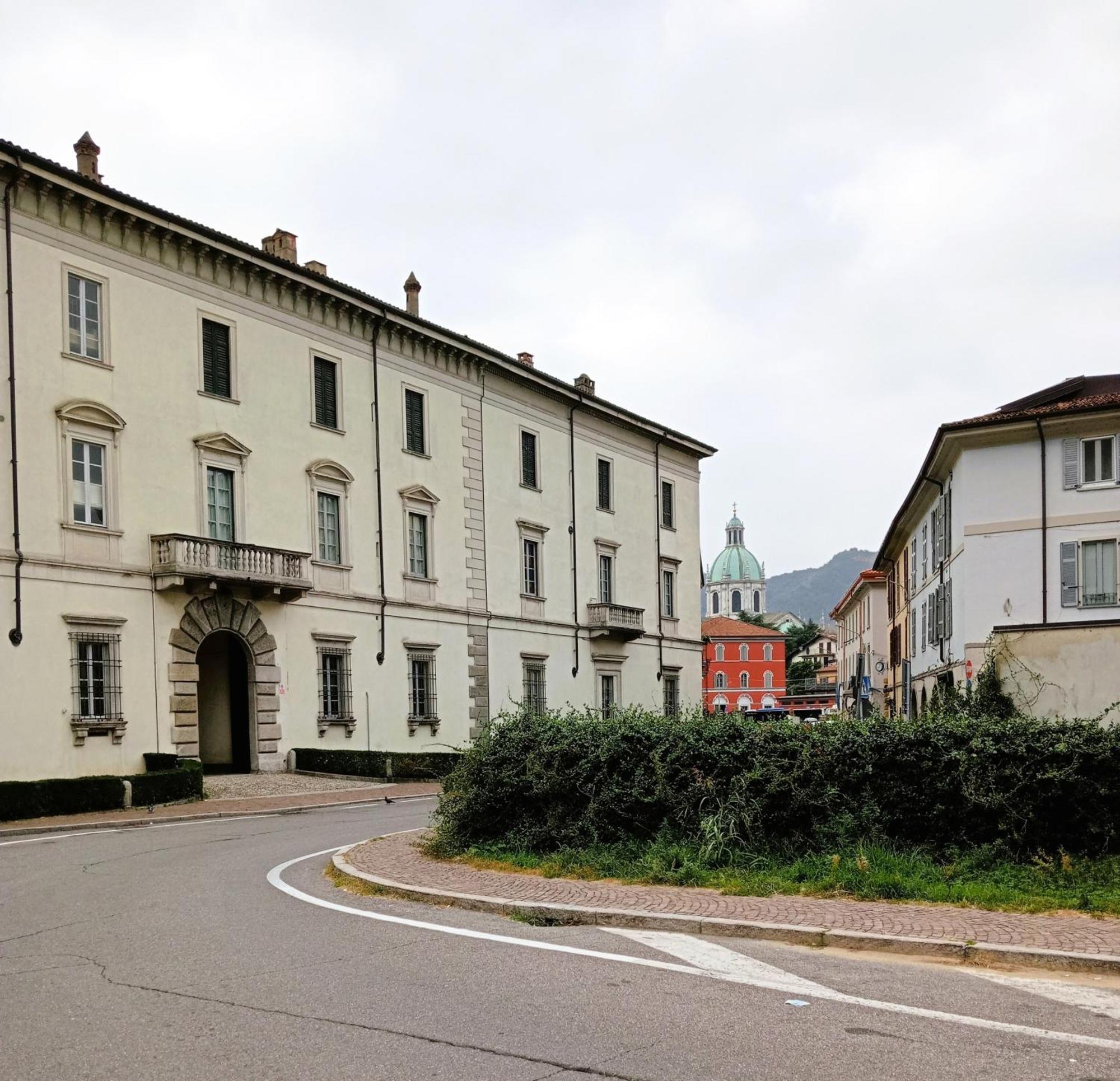 Elegant Beige Apartment - 5 Minutes From The Lake Como Exterior foto